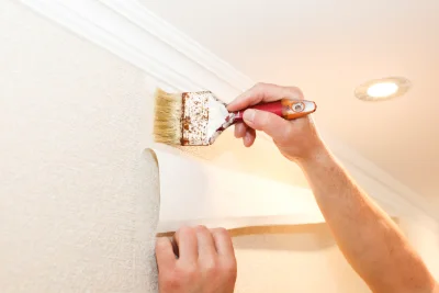 Pose de papier peint à Serverette — revêtements muraux et toiles de verre